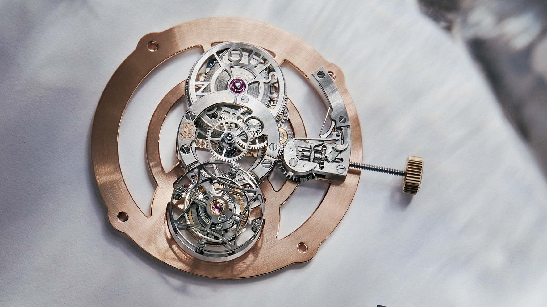 Louis_Vuitton_Tambour_Moon_Flying_Tourbillon_Sapphire_Frank_Gehry_Savoir-faire_1_Kopie.jpg