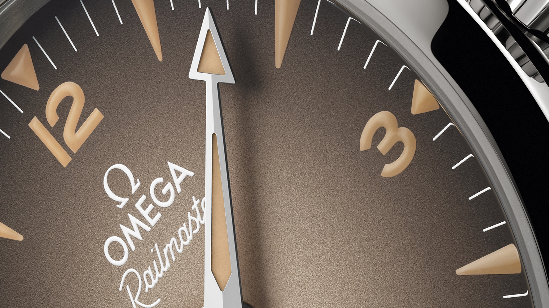 OMEGA_235.12.38.20.13.001_SE_Railmaster38_CloseUp_Dial_4x5_RVB.jpg