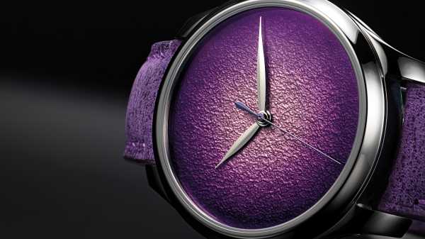 H.Moser & Cie - Endeavour Centre Seconds Concept Purple Enamel