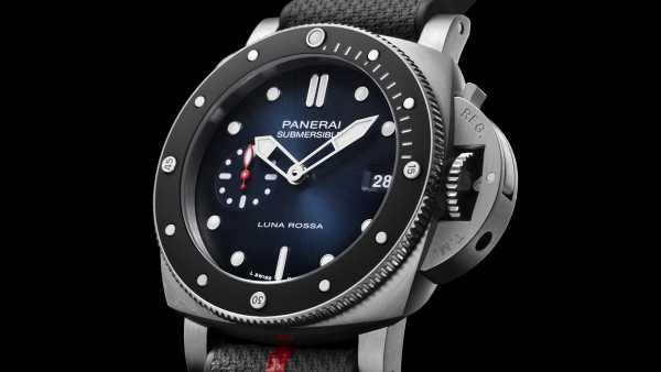 Panerai - Submersible Luna Rossa